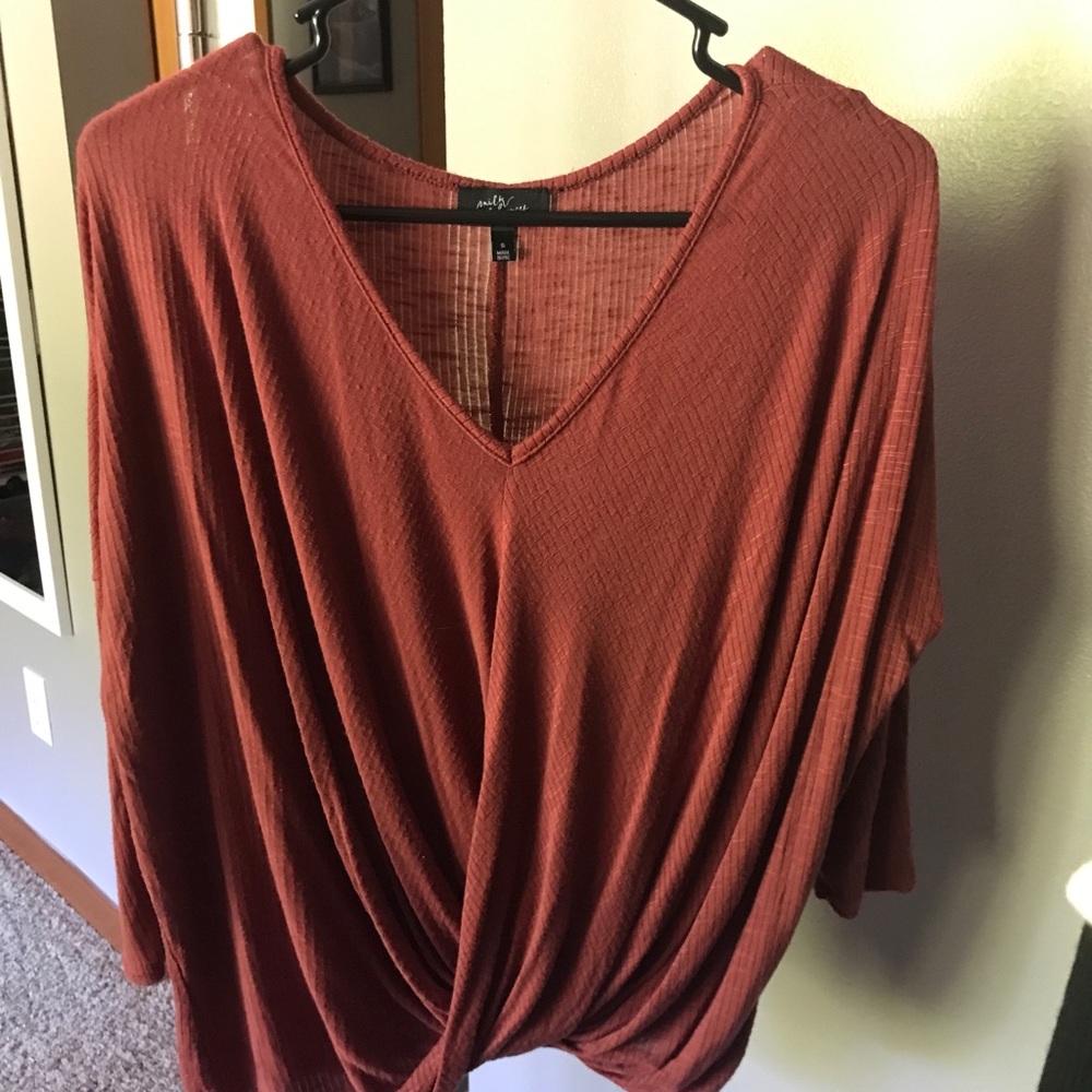 Burgundy quarter sleeve top/sweater